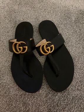 Gucci Black Leather Thong Sandals with Gold Double G Logo